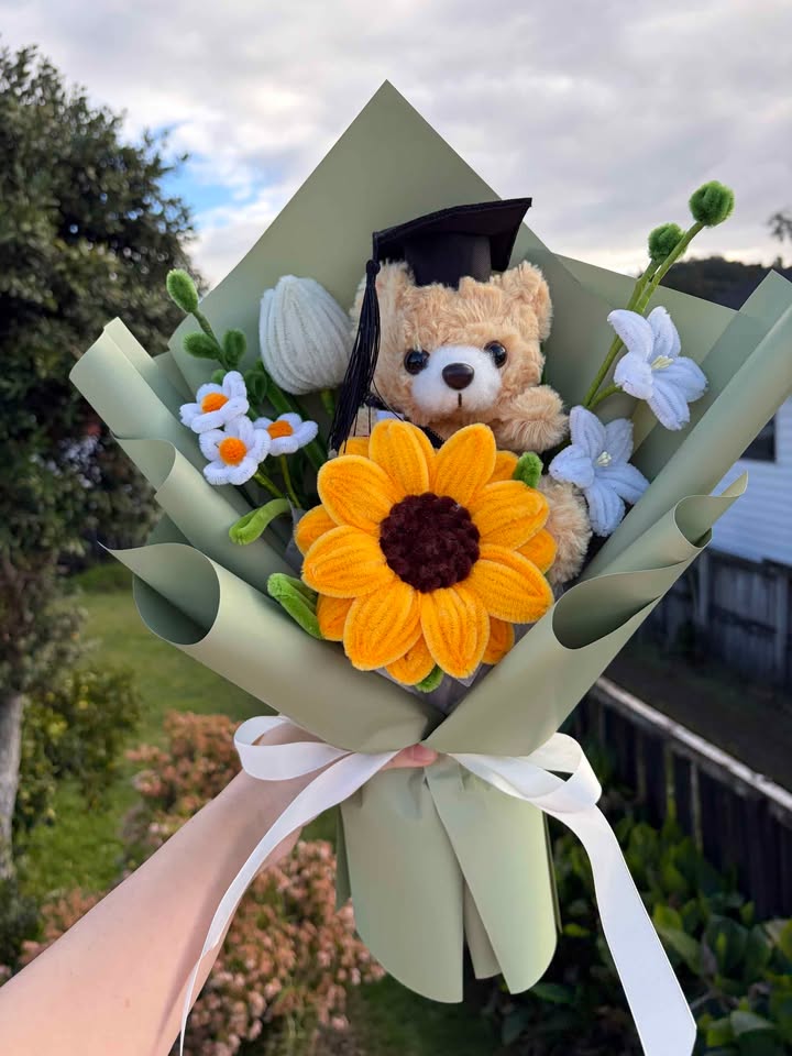 Yellow Sunflower Graduation Bouquet with Teddy Bear — photo 3