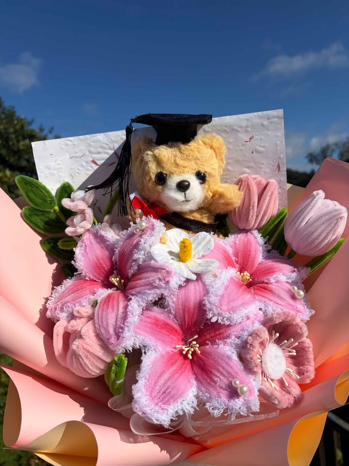 Large Pink Lily Graduation Teddy Bouquet — photo 2
